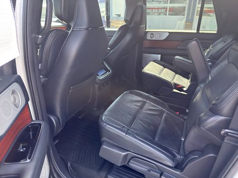 Used 2024 Lincoln Navigator L Reserve AWD/4WD image 11