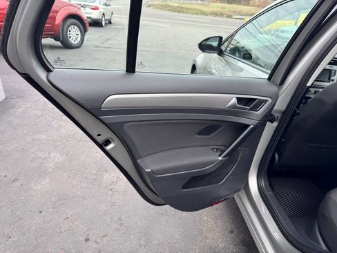 Used 2017 Volkswagen Golf S FWD image 17