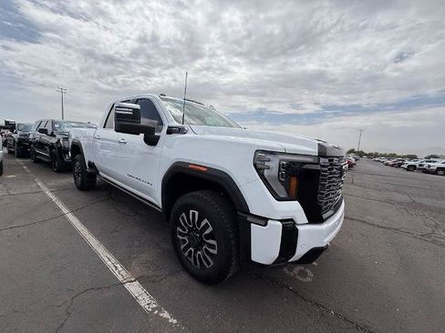 Used 2026 GMC Sierra 2500 Denali Ultimate w/ Max Trailering Package AWD/4WD image 15