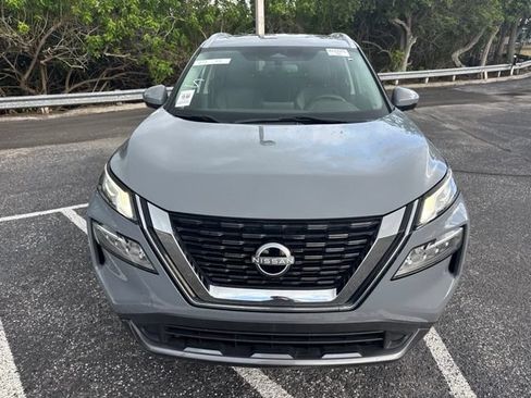 Used 2023 Nissan Rogue SL FWD image 2