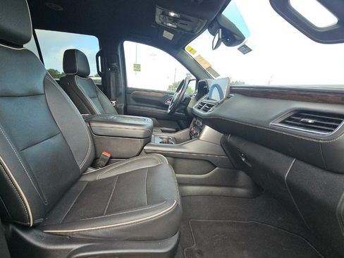 Used 2023 Chevrolet Tahoe Premier AWD/4WD image 4