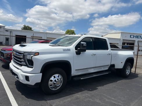 Used 2024 Chevrolet Silverado 3500 High Country w/ High Country Premium Package AWD/4WD image 1