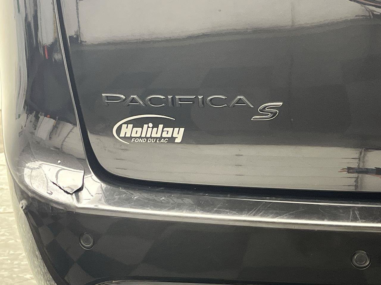 Used 2018 Chrysler Pacifica Touring Plus w/ S Appearance Package FWD image 32