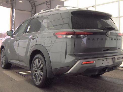 Used 2022 Nissan Pathfinder SL w/ SL Premium Package image 3