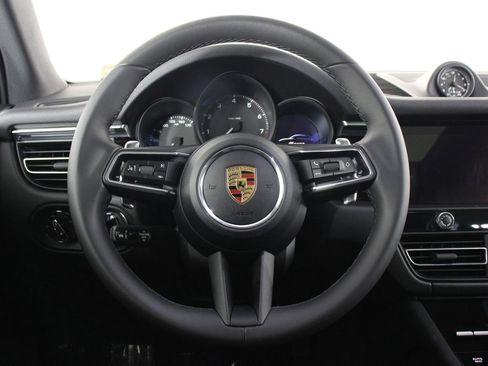 Certified 2026 Porsche Macan AWD/4WD image 12