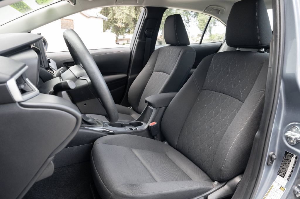Used 2025 Toyota Corolla LE FWD image 17