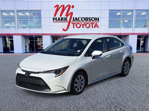 Used 2021 Toyota Corolla LE image 1