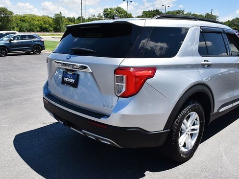 Used 2022 Ford Explorer XLT w/ Equipment Group 202A AWD/4WD image 31