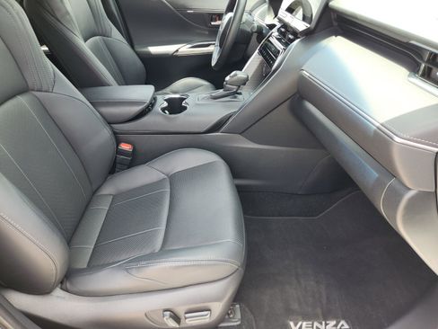 Used 2023 Toyota Venza Limited AWD/4WD image 17