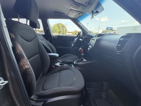 Used 2018 Kia Soul w/ Convenience Package FWD image 18