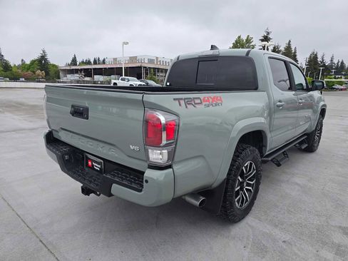 Used 2022 Toyota Tacoma TRD Sport w/ TRD Premium Sport Package AWD/4WD image 10