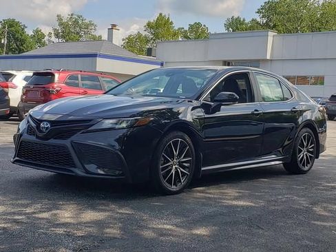 Used 2024 Toyota Camry SE w/ Cold Weather Package FWD image 7