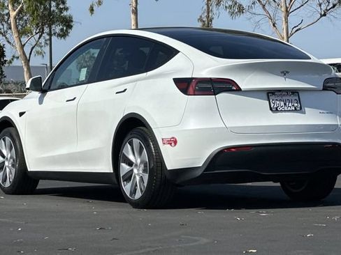 Used 2023 Tesla Model Y AWD image 6