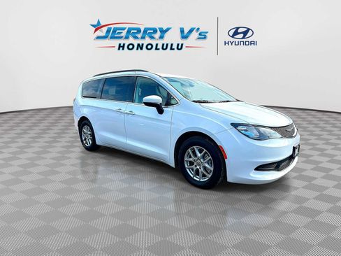 Used 2021 Chrysler Voyager Lxi image 2