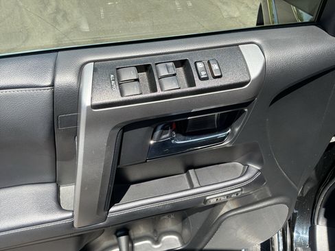 Used 2022 Toyota 4Runner Limited AWD/4WD image 15