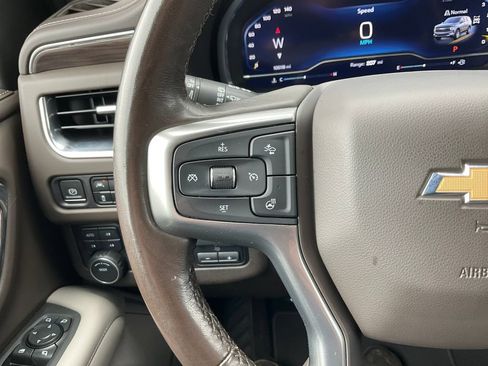 Certified 2022 Chevrolet Suburban LT w/ Luxury Package AWD/4WD image 5