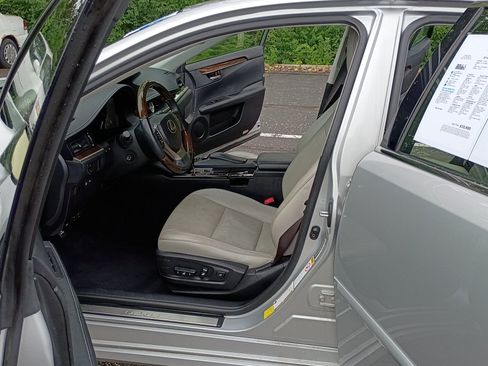 Used 2014 Lexus ES 350 w/ Luxury Package FWD image 11
