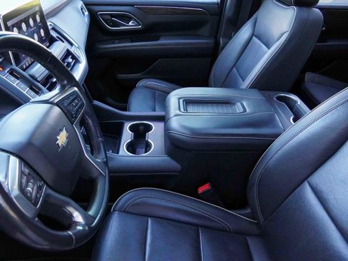 Used 2021 Chevrolet Suburban Premier w/ Premium Package image 11