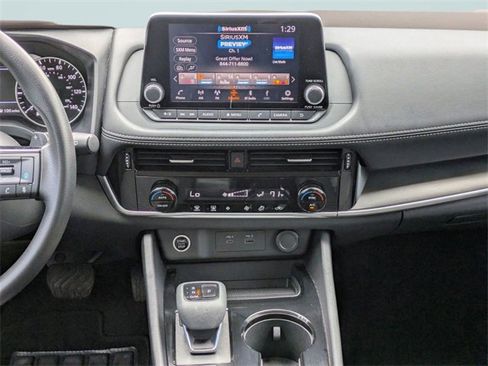 Used 2022 Nissan Rogue SV image 19