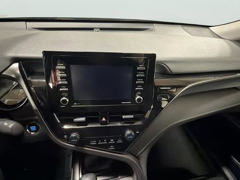 Used 2024 Toyota Camry SE w/ Convenience Package image 18