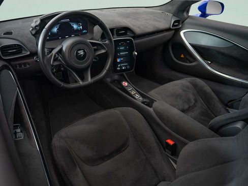 Used 2024 McLaren Artura RWD image 23