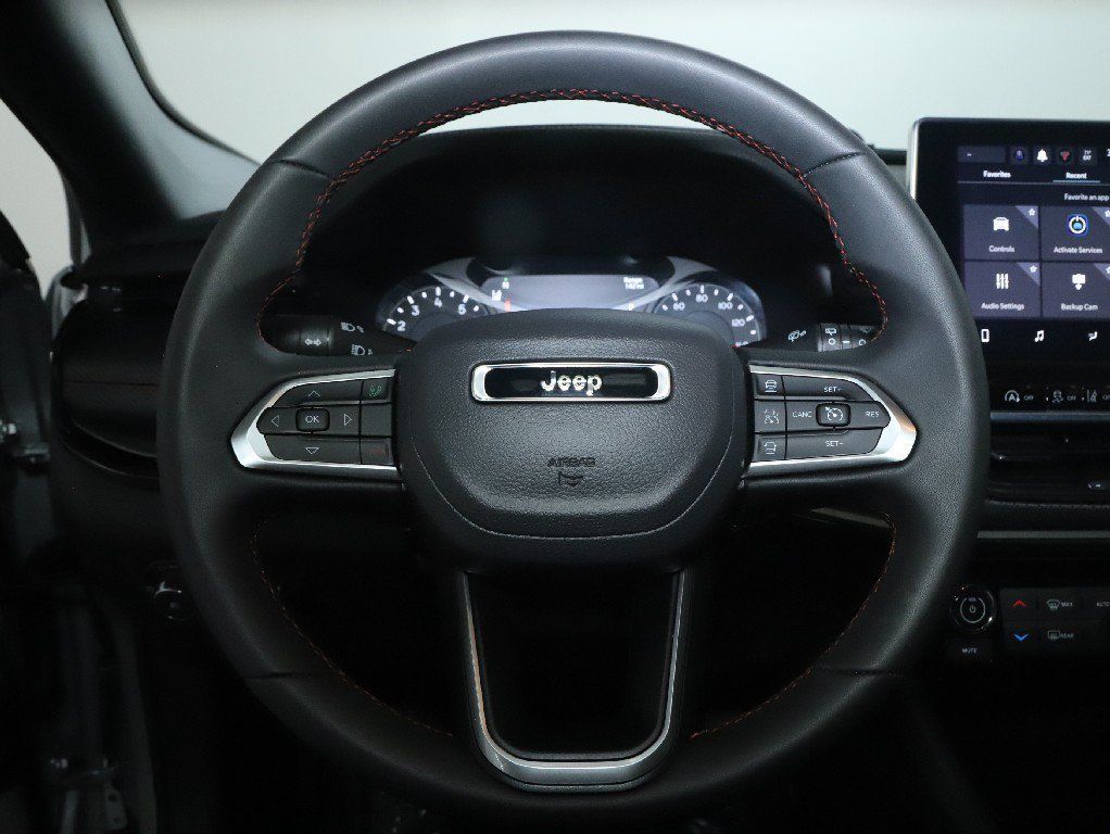 Used 2025 Jeep Compass Trailhawk AWD/4WD image 21
