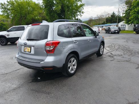 Used 2016 Subaru Forester 2.5i Premium w/ All-Weather Package AWD/4WD image 9