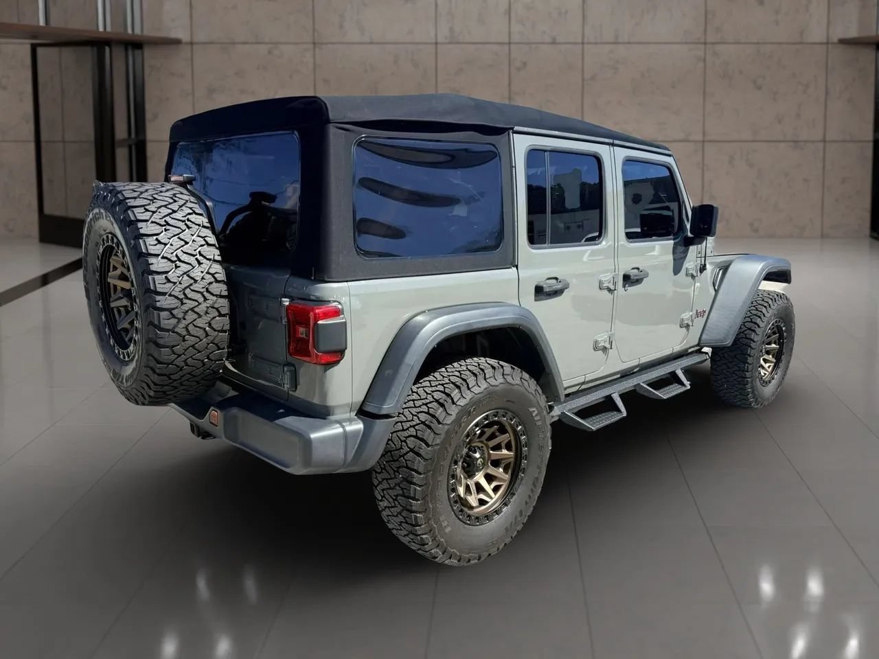 Used 2018 Jeep Wrangler Unlimited Rubicon AWD/4WD image 3