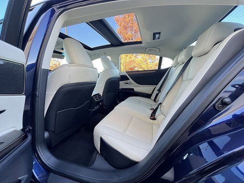 New 2025 Lexus ES 350 Ultra Luxury image 10