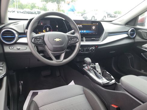 Used 2024 Chevrolet Trax LT FWD image 10
