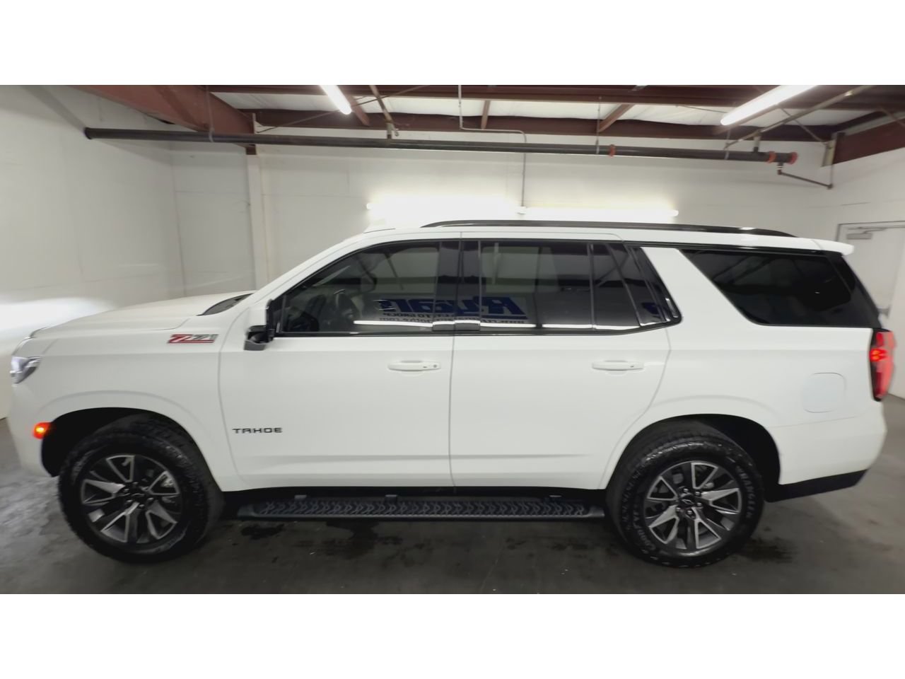 Used 2024 Chevrolet Tahoe Z71 w/ Luxury Package AWD/4WD image 5