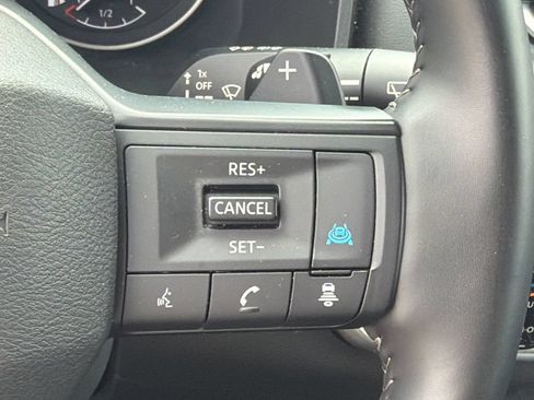 Used 2025 Nissan Rogue SV FWD image 25