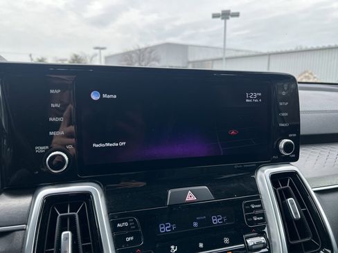 Used 2022 Kia Sorento SX image 3