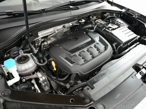 Used 2021 Volkswagen Tiguan SE w/ Panoramic Sunroof Package image 59