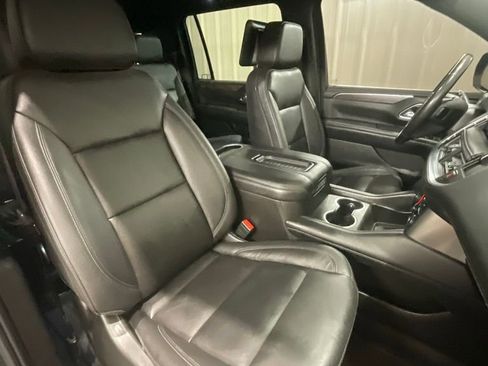 Used 2021 Chevrolet Suburban Z71 w/ Luxury Package image 16