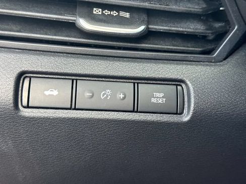 Used 2025 Nissan Altima 2.5 SV FWD image 25