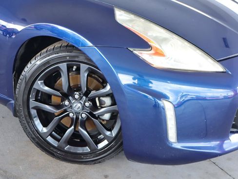 Used 2017 Nissan 370Z Coupe RWD image 4