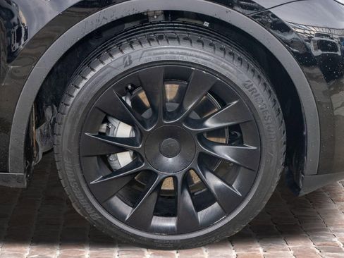 Used 2024 Tesla Model Y Long Range image 34