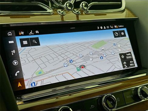 Used 2022 Bentley Bentayga image 16