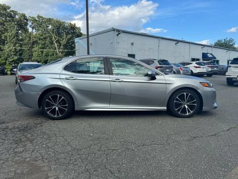Used 2019 Toyota Camry SE FWD image 6
