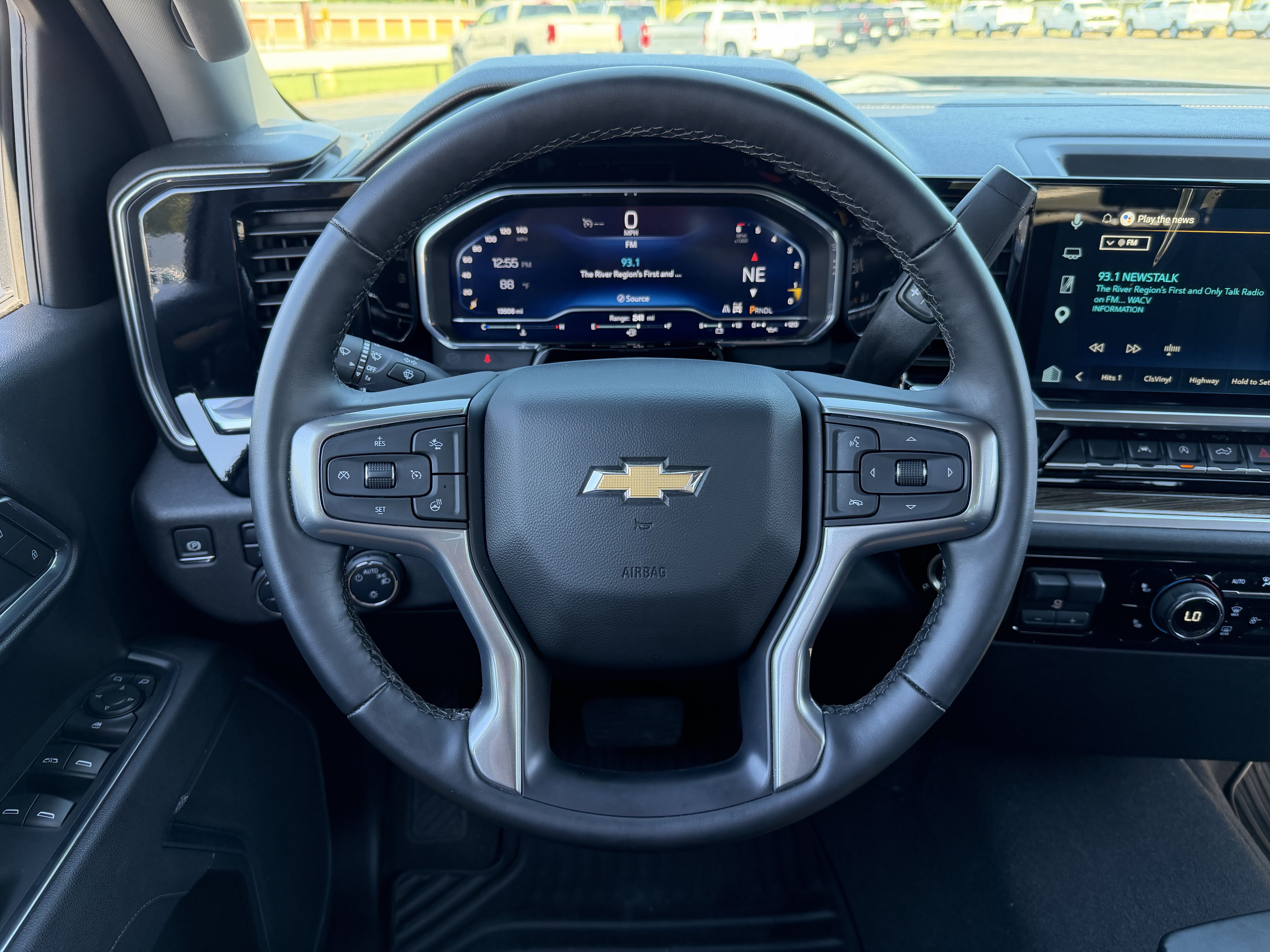 Used 2025 Chevrolet Silverado 1500 LT AWD/4WD image 14
