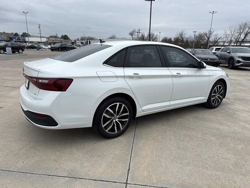 New 2026 Volkswagen Jetta SE image 2