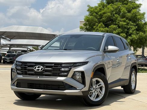 Used 2026 Hyundai Tucson SE FWD image 2