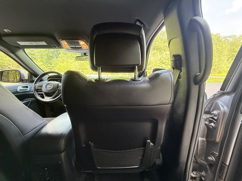 Used 2021 Jeep Grand Cherokee Laredo X AWD/4WD image 36