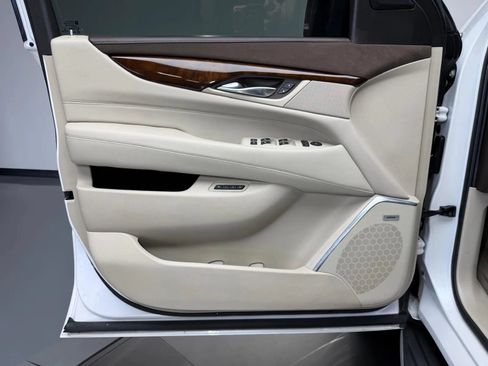 Used 2017 Cadillac Escalade ESV Premium Luxury AWD/4WD image 29