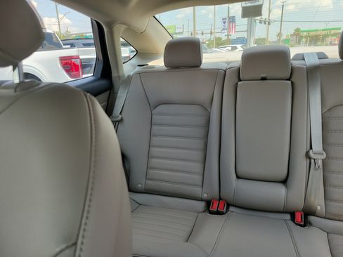 Used 2018 Ford Fusion SE w/ Fusion SE Technology Package FWD image 10