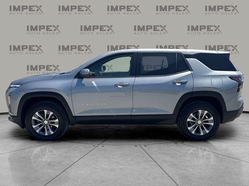 Used 2026 Chevrolet Equinox LT FWD image 2