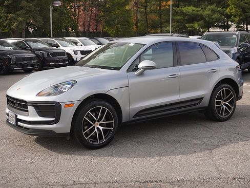 Used 2022 Porsche Macan image 9