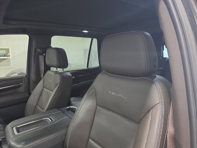 Used 2023 GMC Yukon Denali AWD/4WD image 16