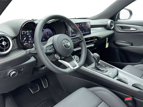 New 2025 Alfa Romeo Tonale w/ Premium Package AWD/4WD image 14
